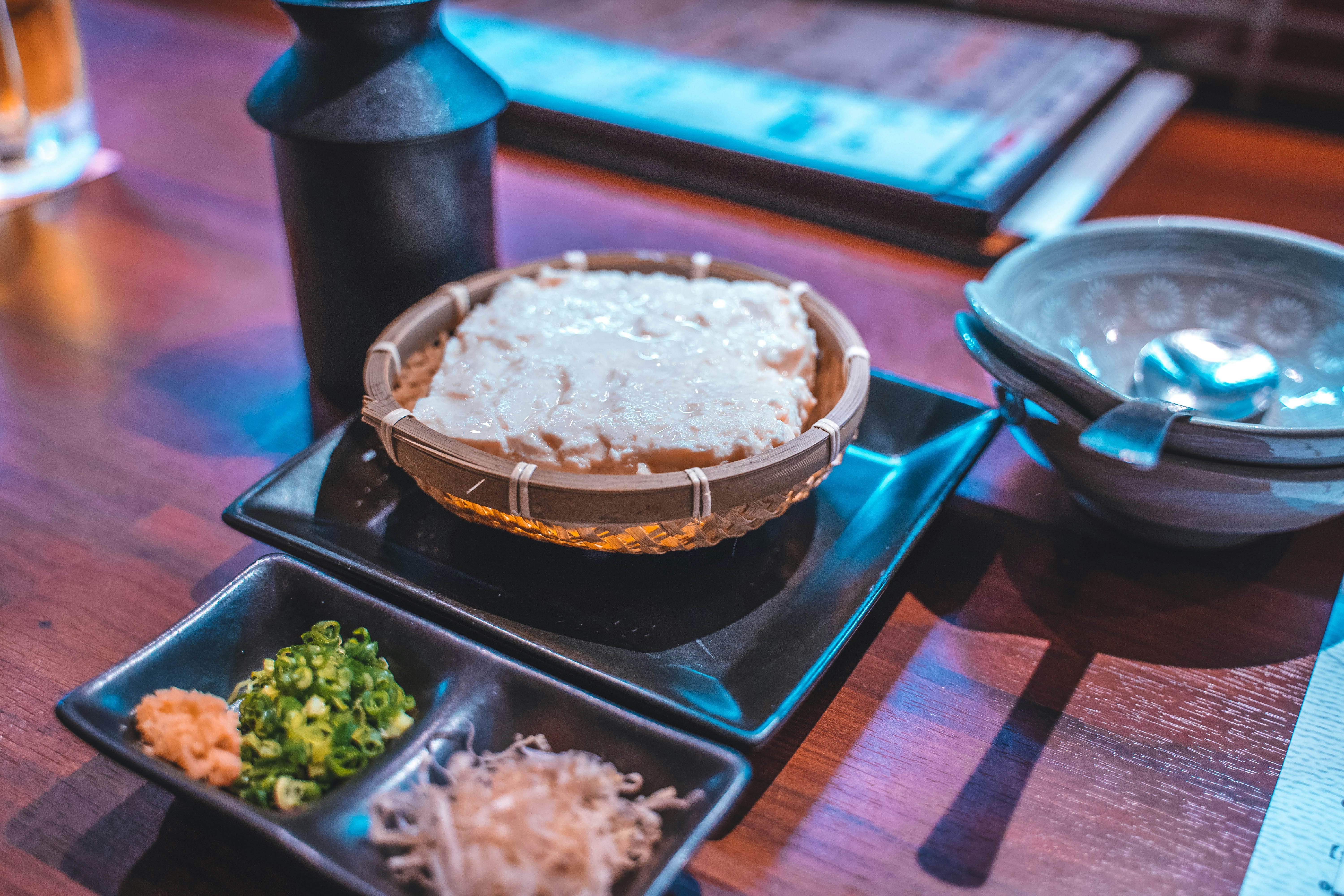 cooked rice on black round bowl